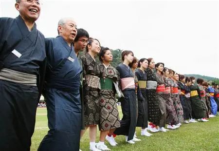 自认“绑腿走路”项目天下无敌的日本，被中国少林寺砸了场子