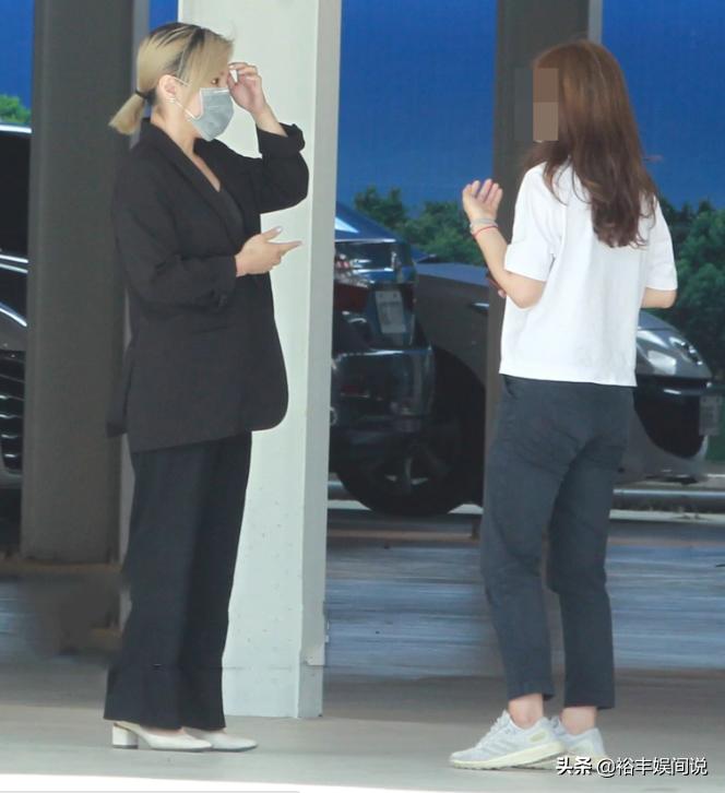 知名配角因照顾母亲失业,为养家兼职做厨师和铁工,不觉得有尊卑