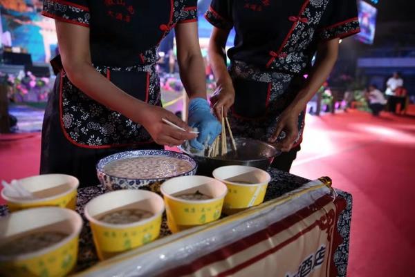 大美微山湖风情荷花节,微山第三十届荷花节湿地嘉年华