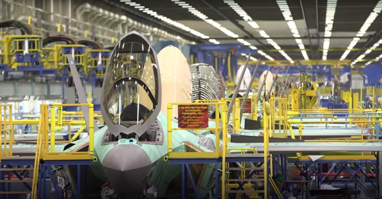 f35全球首款第五代隐身舰载机,美国最先进战机f35问题频出