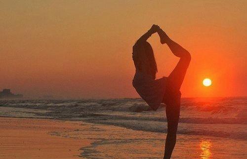 拉筋拉到痛还要继续拉吗,每天坚持拉筋柔韧性会变好吗