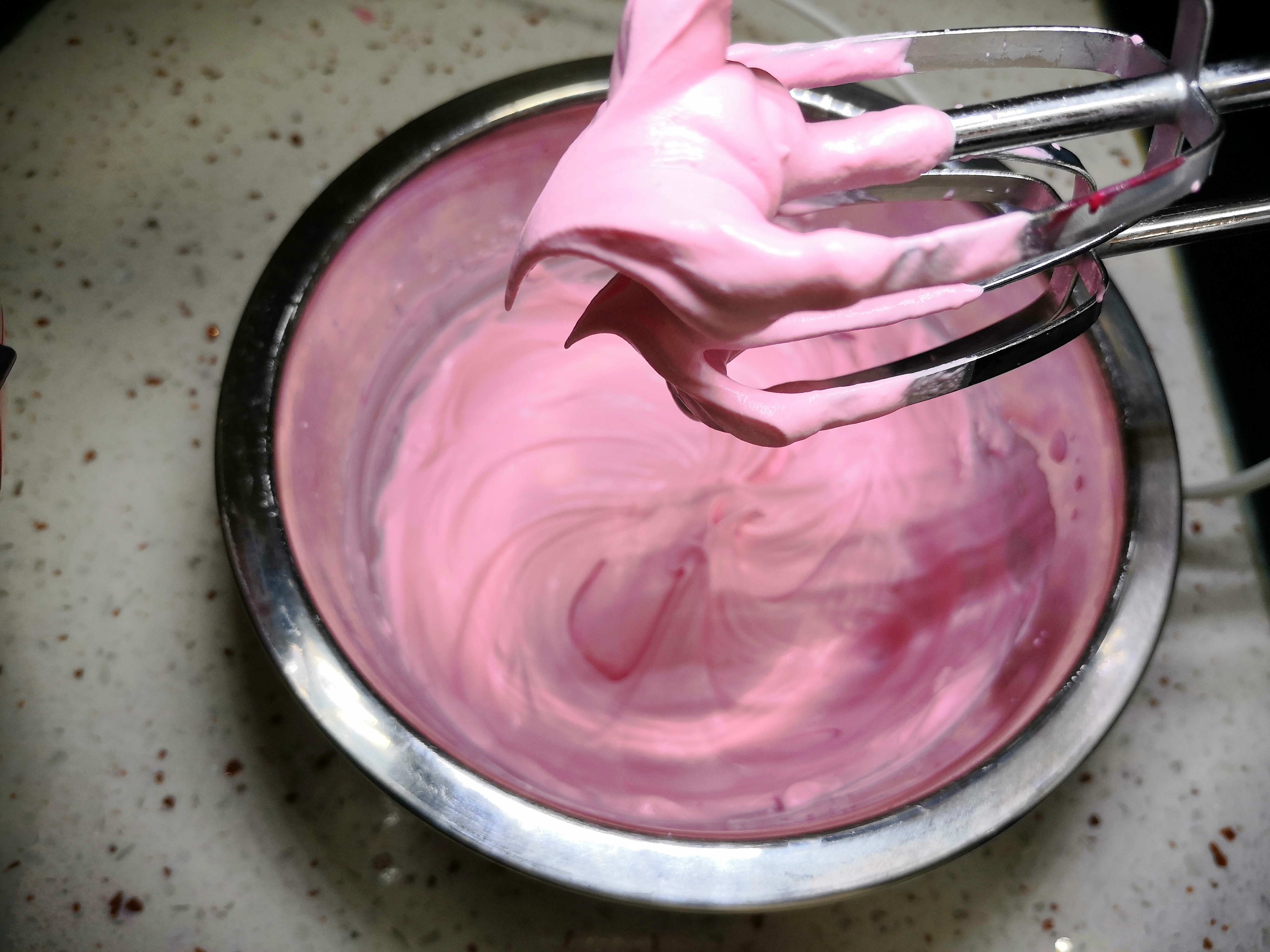 趴趴熊慕斯冰淇淋,趴趴熊慕斯蛋糕制作教程