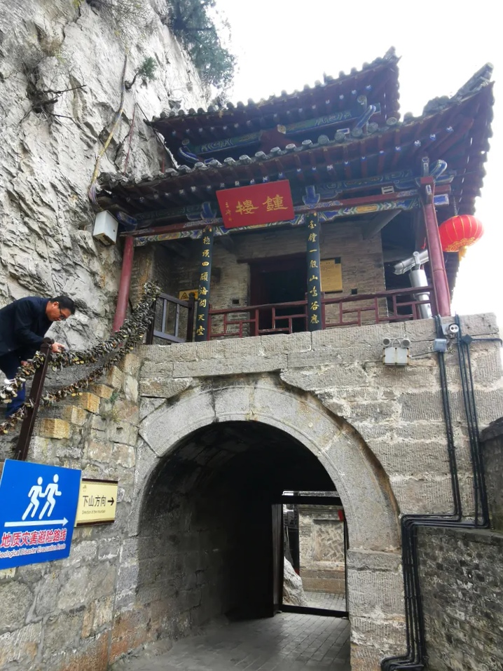 娲皇宫吊庙,娲皇宫为啥叫活楼吊庙