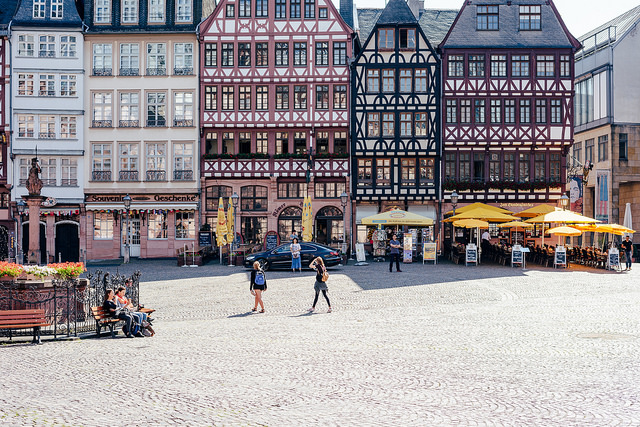 伏尔塔瓦河游玩,百塔之城捷克布拉格