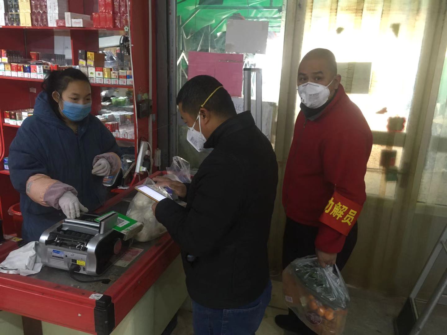 抗击疫情在前线工作人员,奔走在防疫线上的宣传员