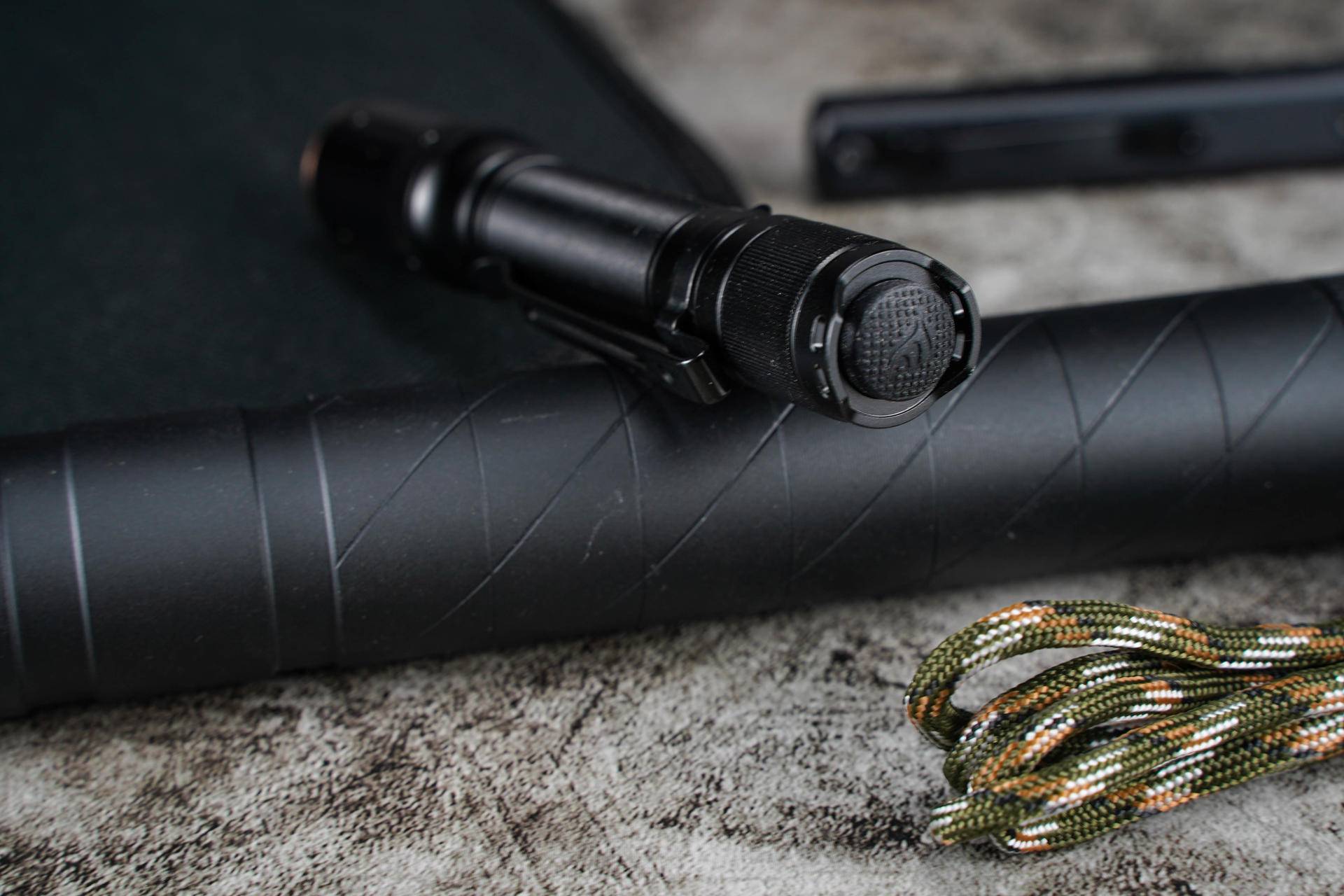 小巧便携，亮度高！体验菲尼克斯E20V2.0便携手电