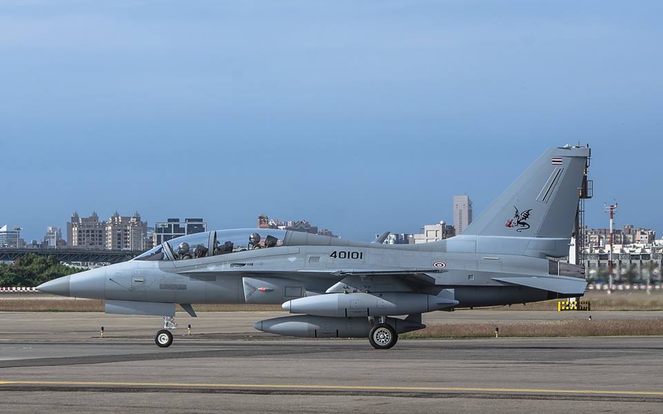 中国民用飞机首次出口,国产新一代轻型教练机