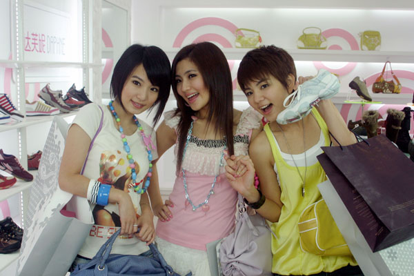 达芙妮退出实体鞋王,一代鞋王落幕