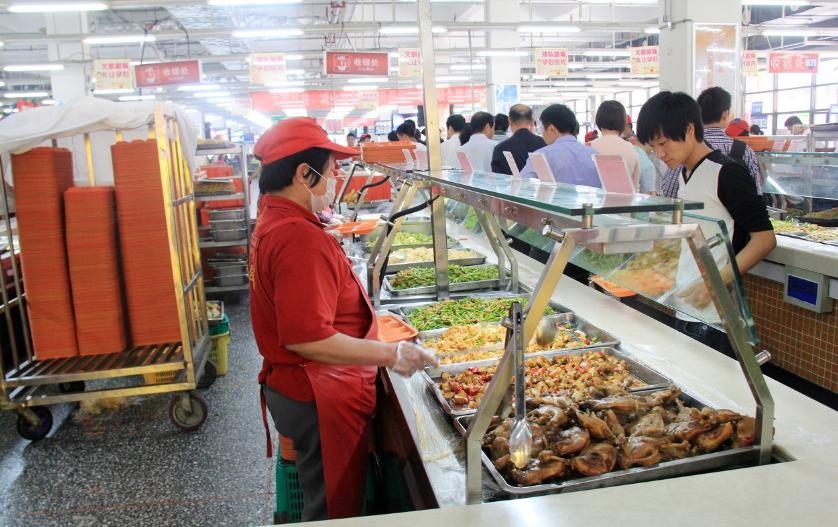 龙华富士康吃饭,富士康8万人同时午餐