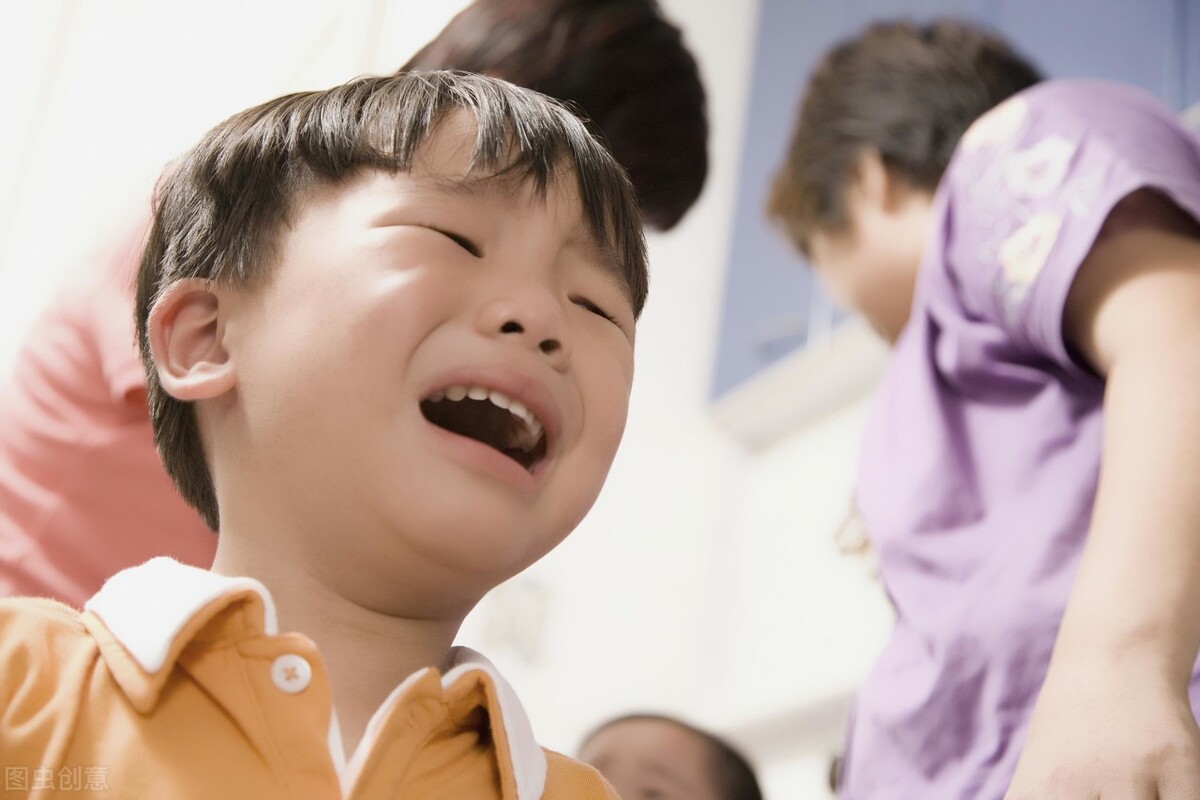 孩子闹着要买玩具怎么应对,孩子哭闹买玩具就该买吗