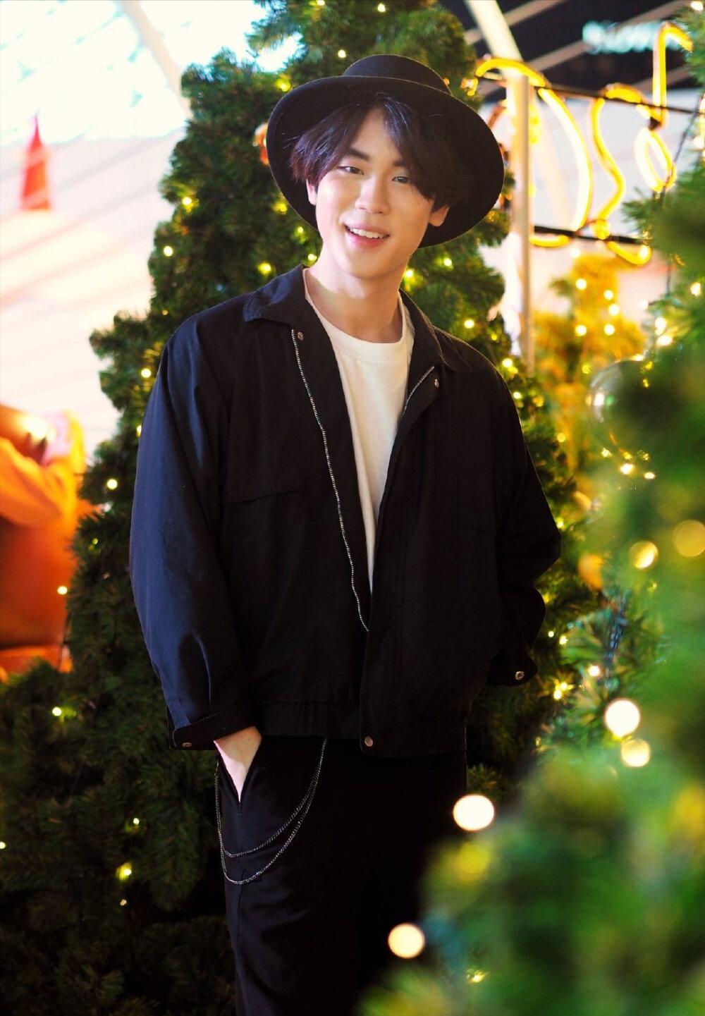 他泰韩系少年:关大爷洪34典型代表包包酷爱韩风穿搭