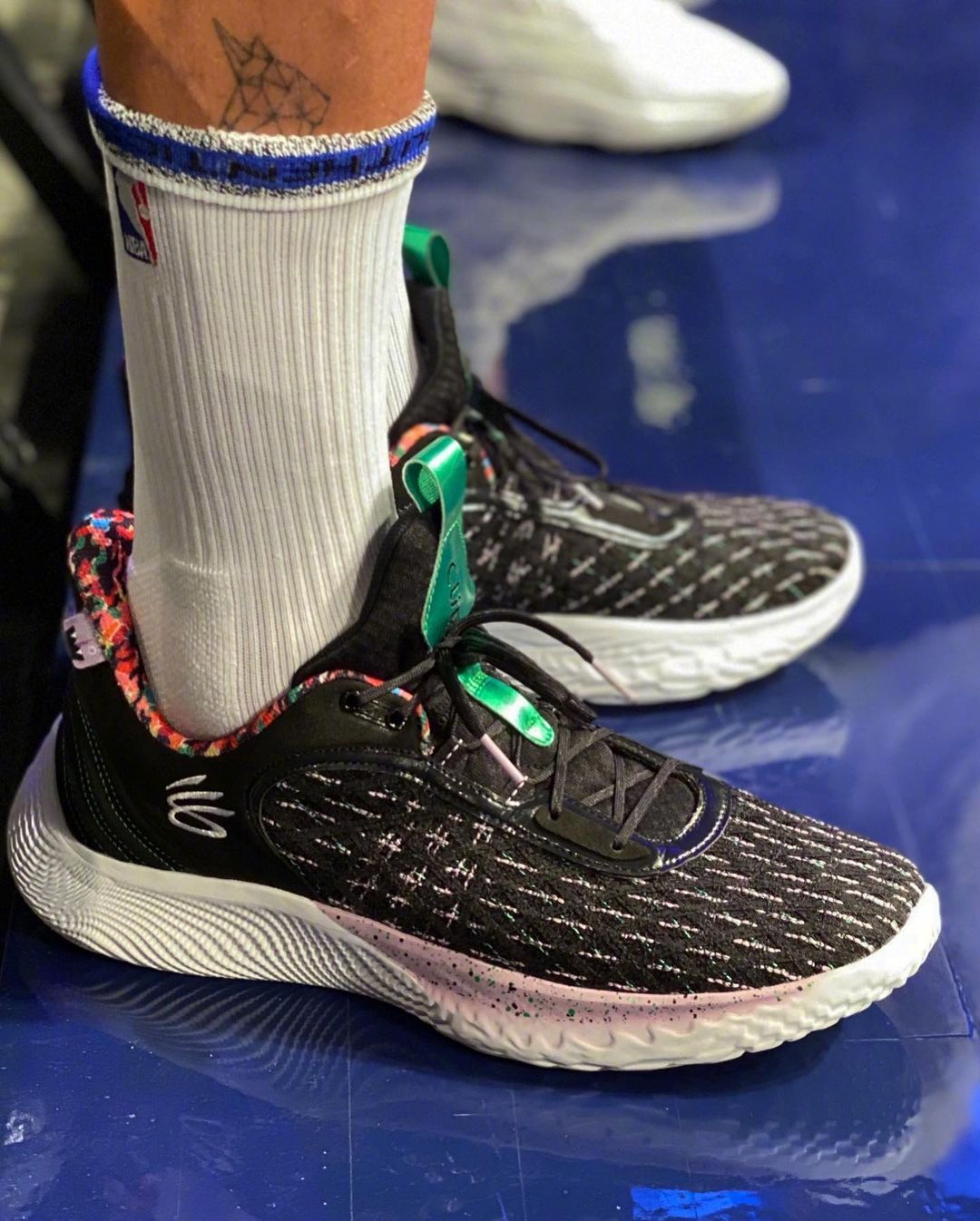 安踏零跑和安踏马赫有什么不同,安踏国潮与安踏是同一个品牌吗