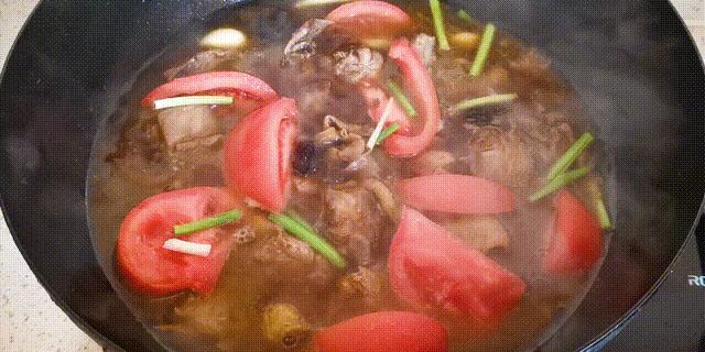 在家做一道香辣又美味的地锅鸡,在家做了一顿自己亲手做的红烧鸡