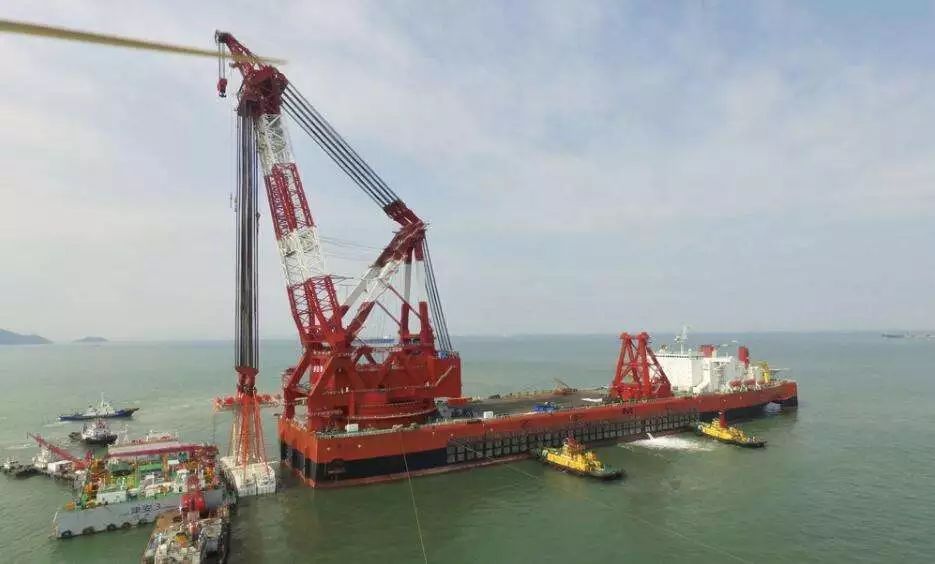 振华重工世界第一名,中国振华重工简介