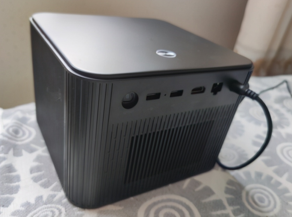 投影仪出租屋推荐便宜,大眼橙家用投影仪