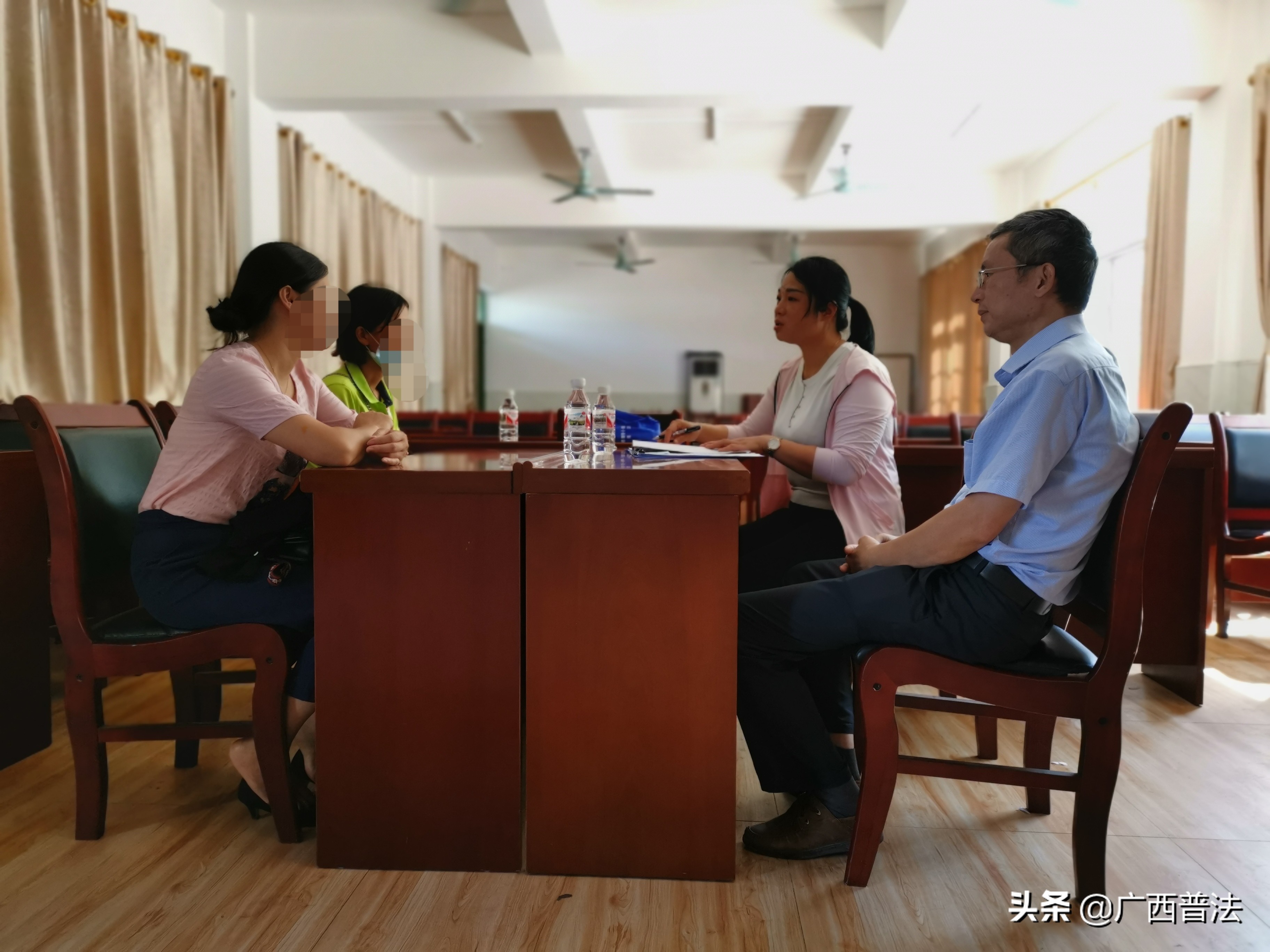 门牙被撞缺了一块赔偿多少,门牙被撞三颗怎么赔偿