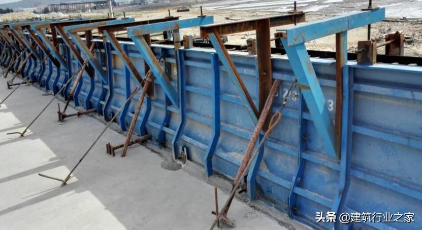 道路防撞护栏工程施工方案,高速公路防撞护栏如何施工