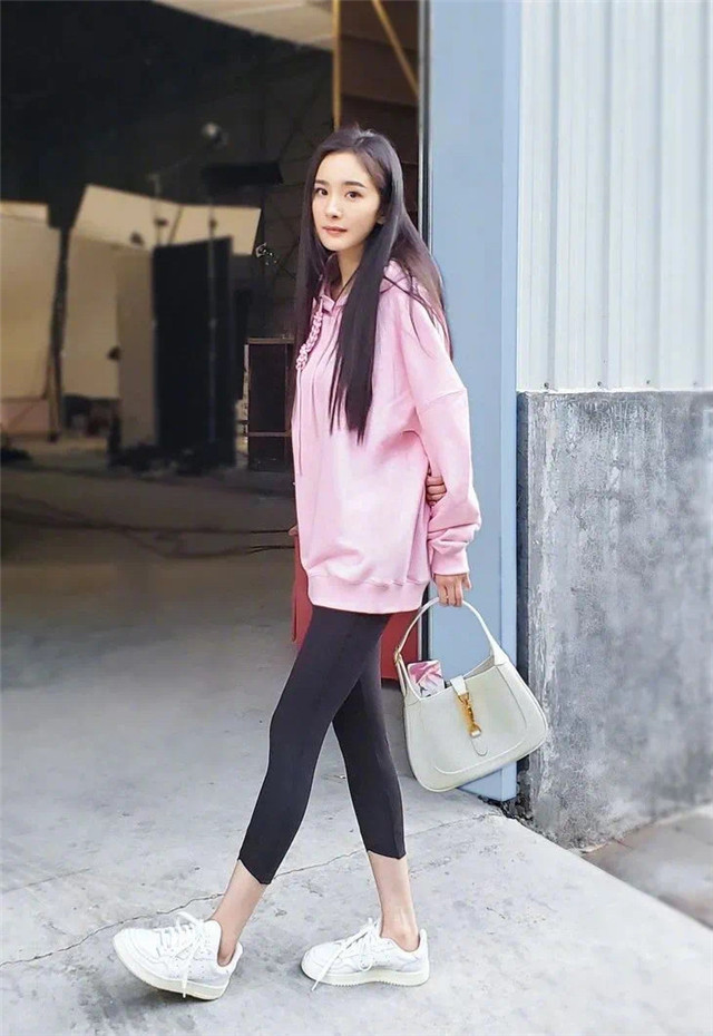 秋冬穿得温暖又时髦全靠这件单品,明星同款平价显瘦秋冬衣服