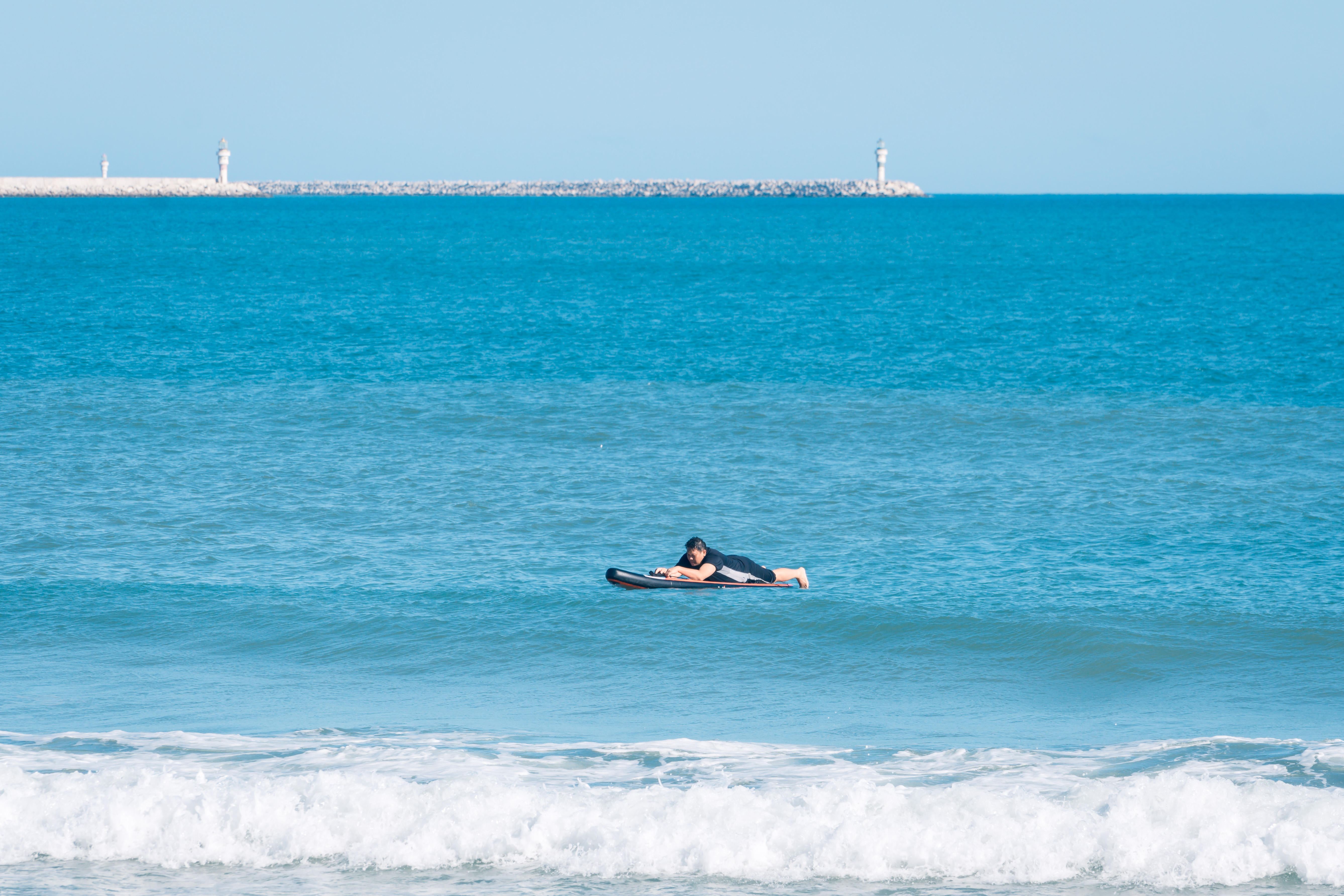 三亚大东海人山人海,2018年三亚大东海游客挤爆图片