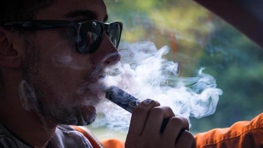 吸粗烟危害大还是细支烟危害大,抽毛烟和纸烟哪个危害大