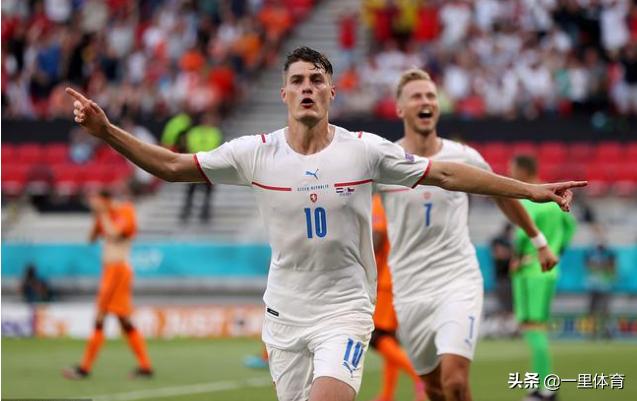 荷兰德里赫特故意手球,荷兰2比3输捷克阵容