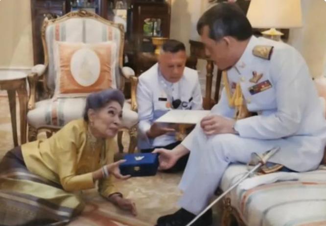 37宀佽瘲濡鍏紑鏅掔収,璇楀Ξ濞滄檼鏃х収