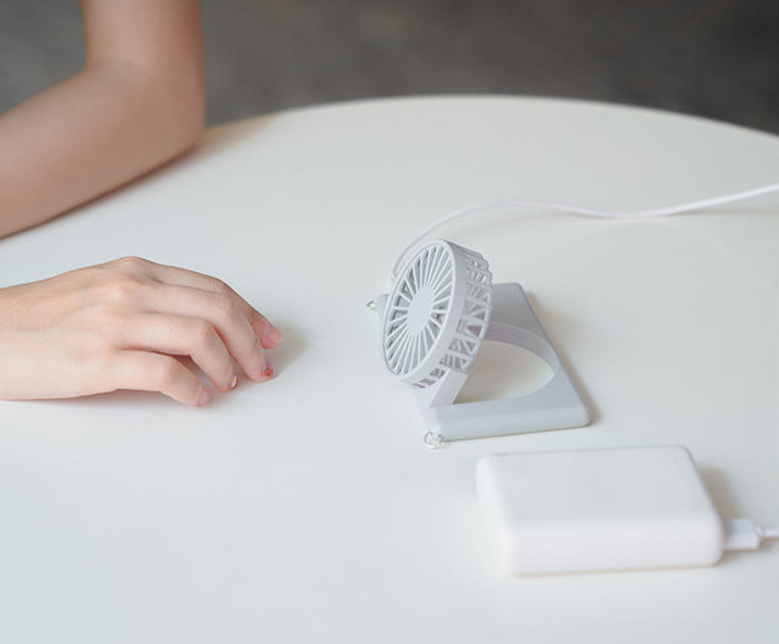 初夏外出新时尚,超轻无线风扇,仅70g!台式、挂脖儿都可