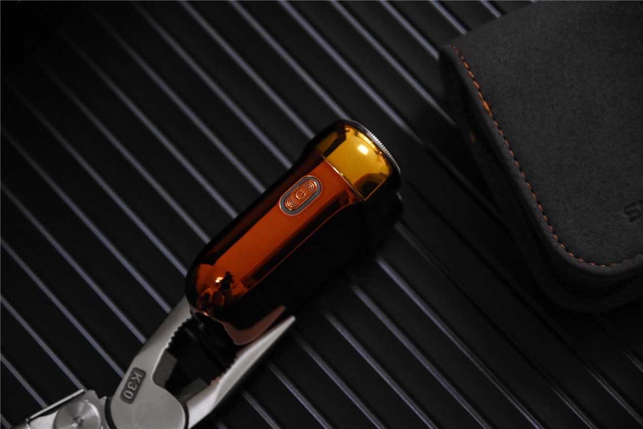 剃须刀小巧轻便须眉,最新款的实用的剃须刀