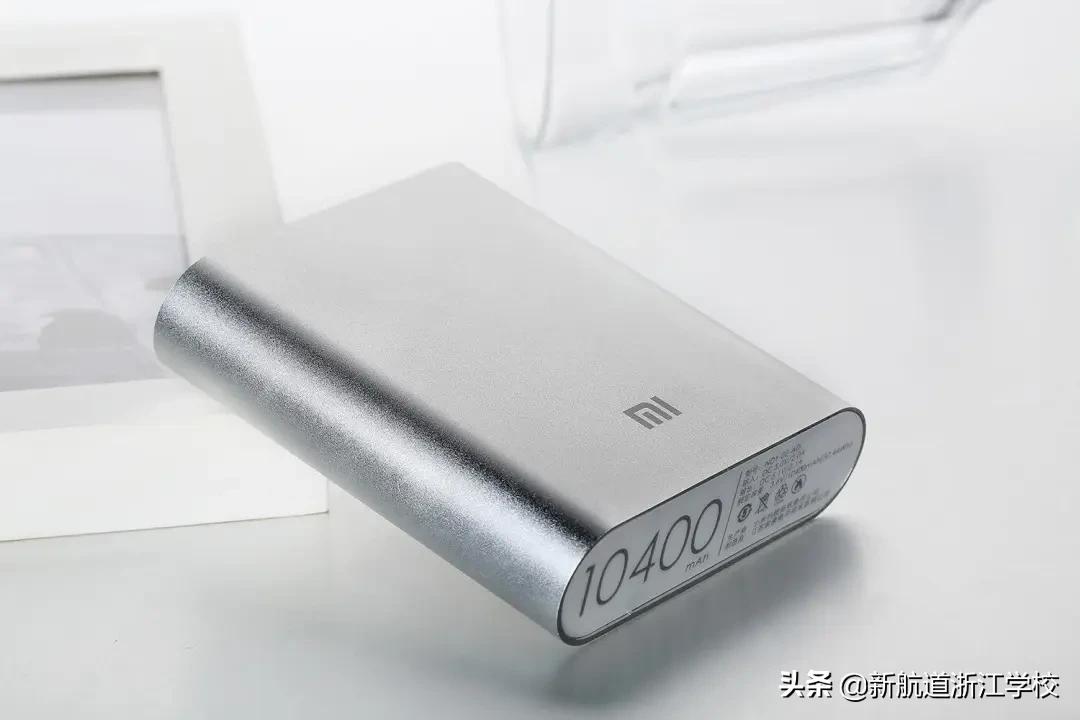 “充电宝”可别说成“phonecharger”!那该怎么说?