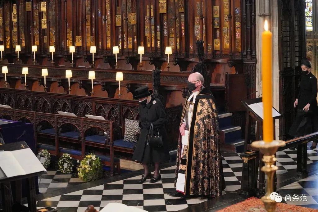 英国女王拿过的包包,英国伊丽莎白女王二世包包