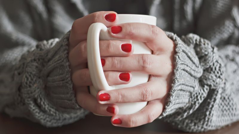 冬天手冷脚冷是体寒吗,冬天脚凉是什么原因怎么解决