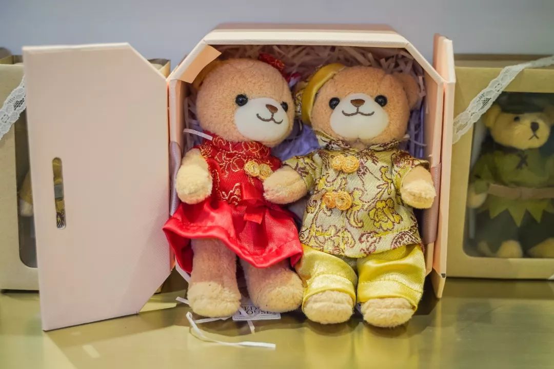 告别东方明珠、城隍庙，来上海这家暗藏100只泰迪的奶茶店