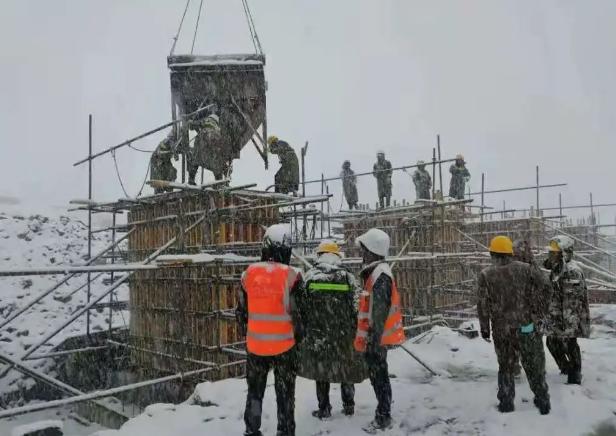 中冶22局：绽放青*光春**芒，建功雪山玉龙