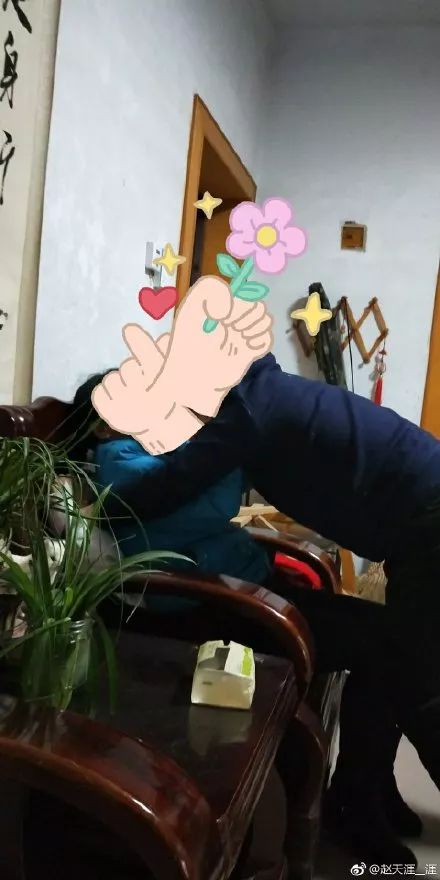 父母秀恩爱对子女的好处,父母特别秀恩爱的方式