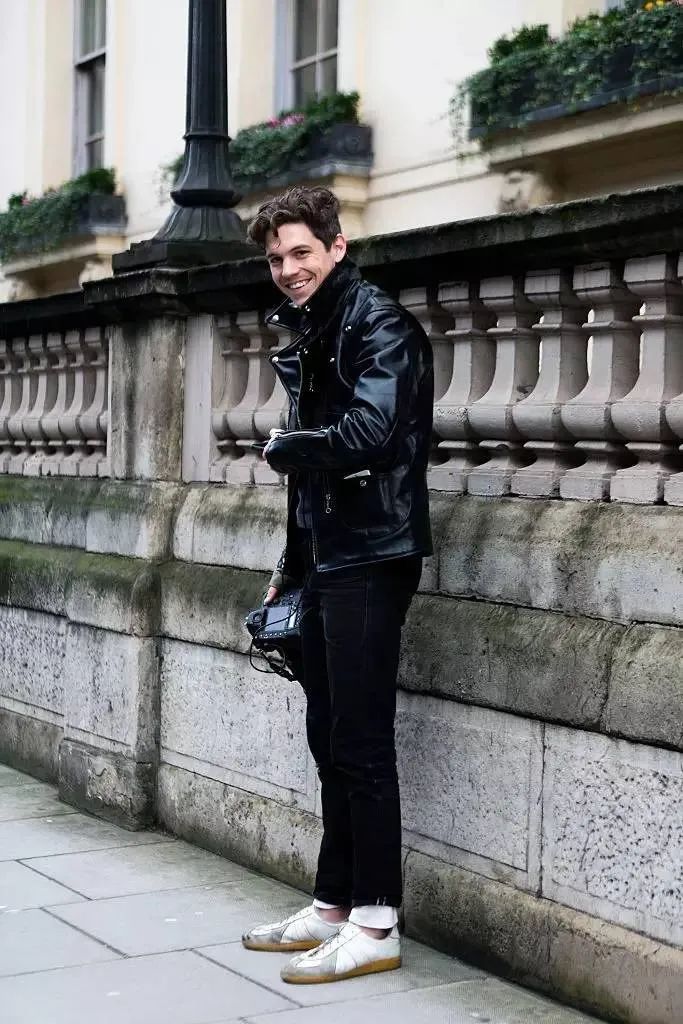 杨幂欧阳娜娜冬天穿搭,杨幂同款矮帮马丁靴