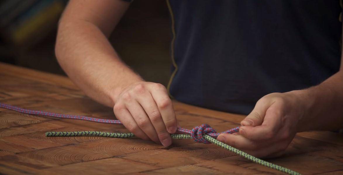 攀岩可以自动解开的绳子打结方法,攀岩怎么样打结可以来回收缩