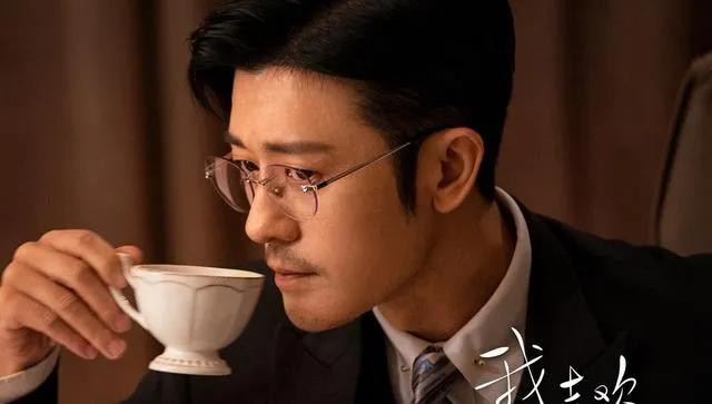 行走的荷尔蒙,这6位越老越有味,大胡茬克制又霸道,气质太绝了