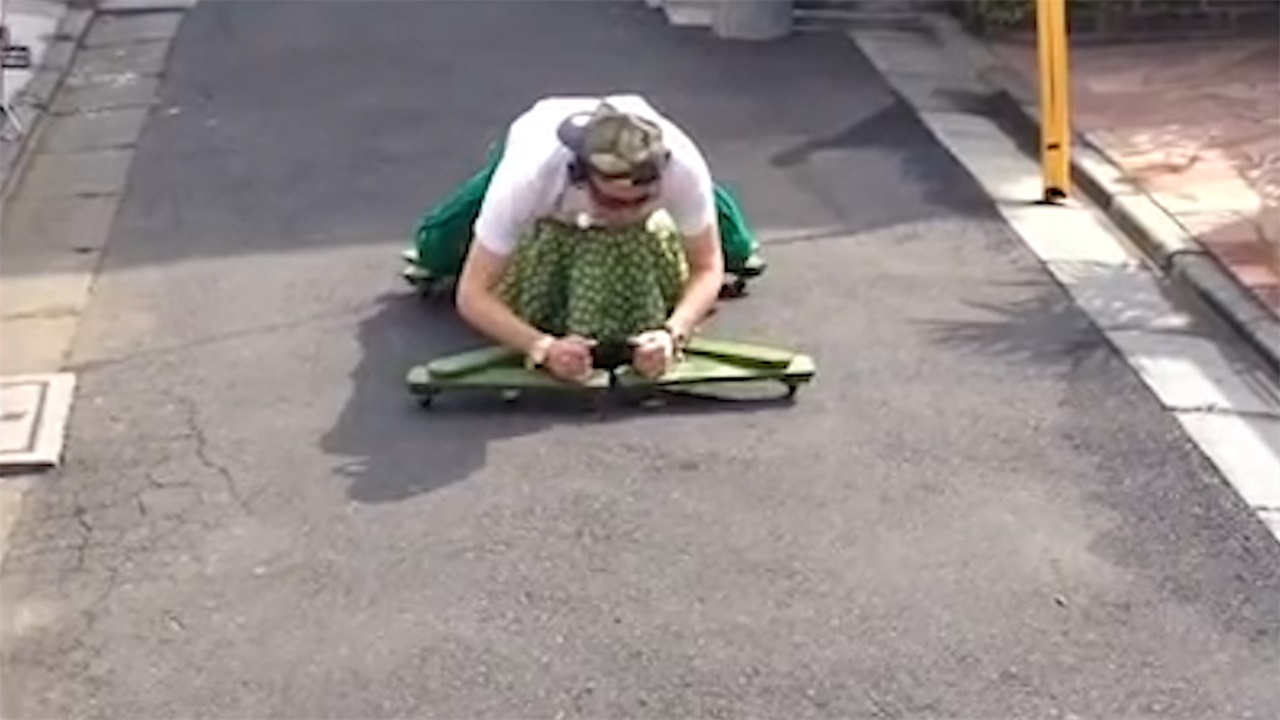 最奇葩的游泳神器,日本发明游泳神器