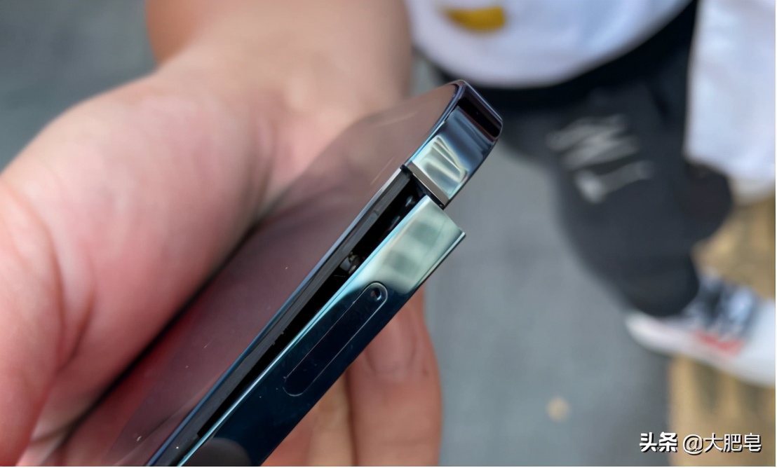 iphone12摔了一下发热,iphone12摔了一下不读卡