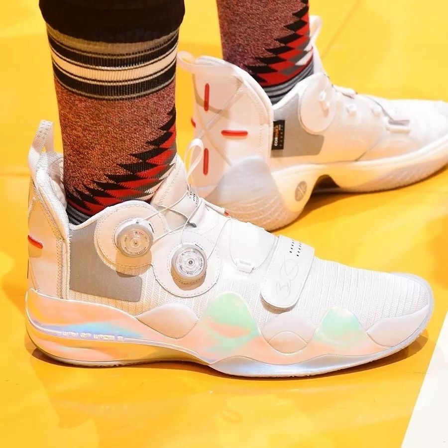 NBA球员上脚：海沃德穿安踏签名鞋，拉塞尔的李宁球鞋很帅