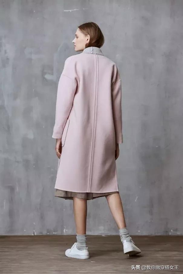 米杏色和驼色白驼绒哪个色更好看,深灰色和咖啡色黄皮穿哪个好看