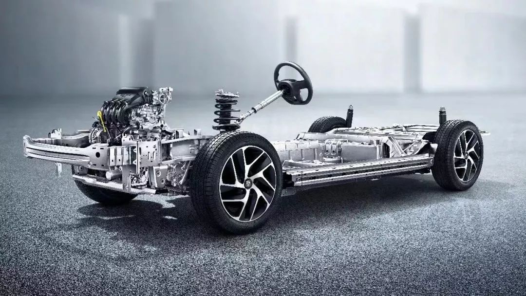 比亚迪秦号称陆地小坦克,比亚迪秦双冠旗舰