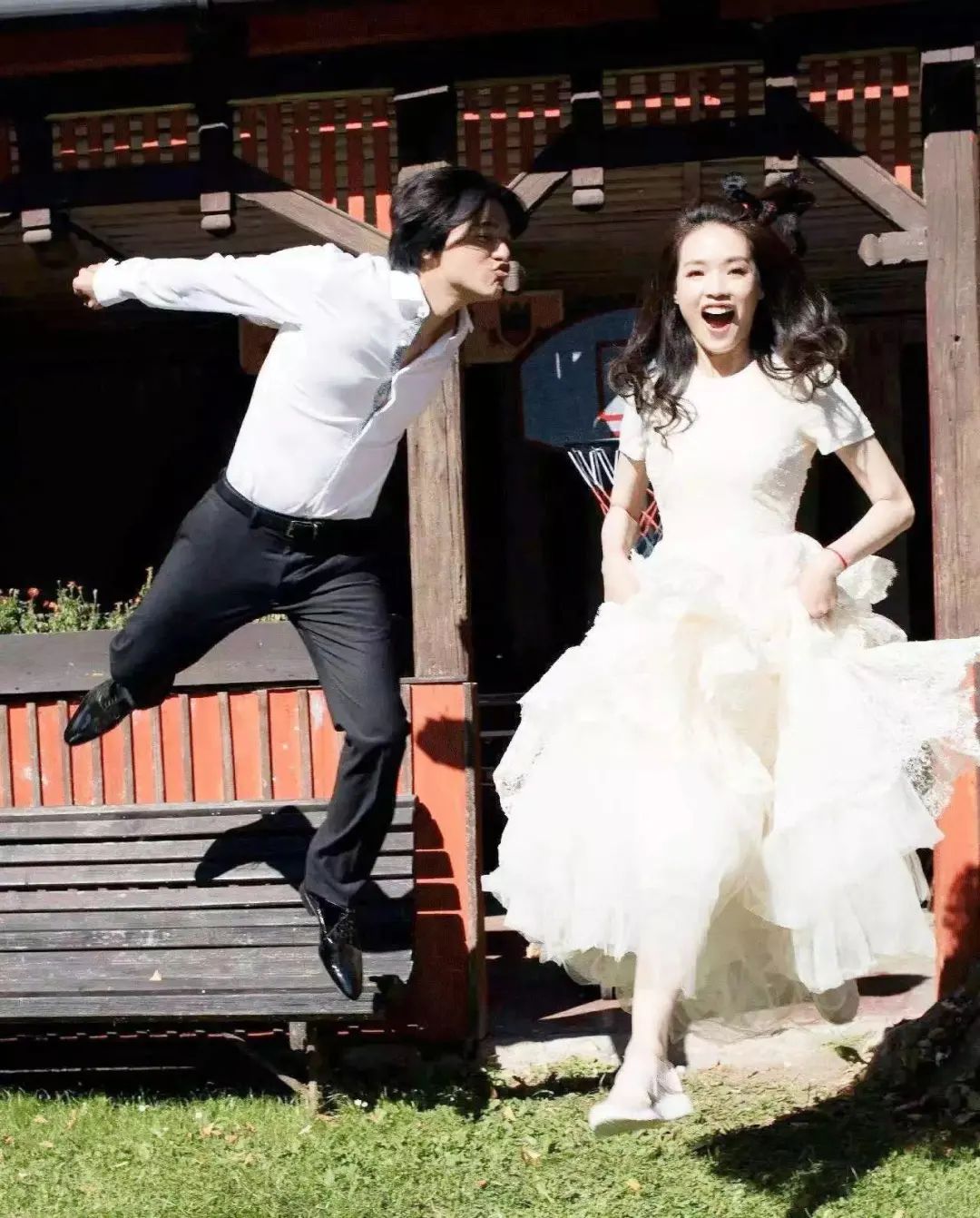 从希尔顿大小姐到舒淇，最美的婚纱从不只有一种模样