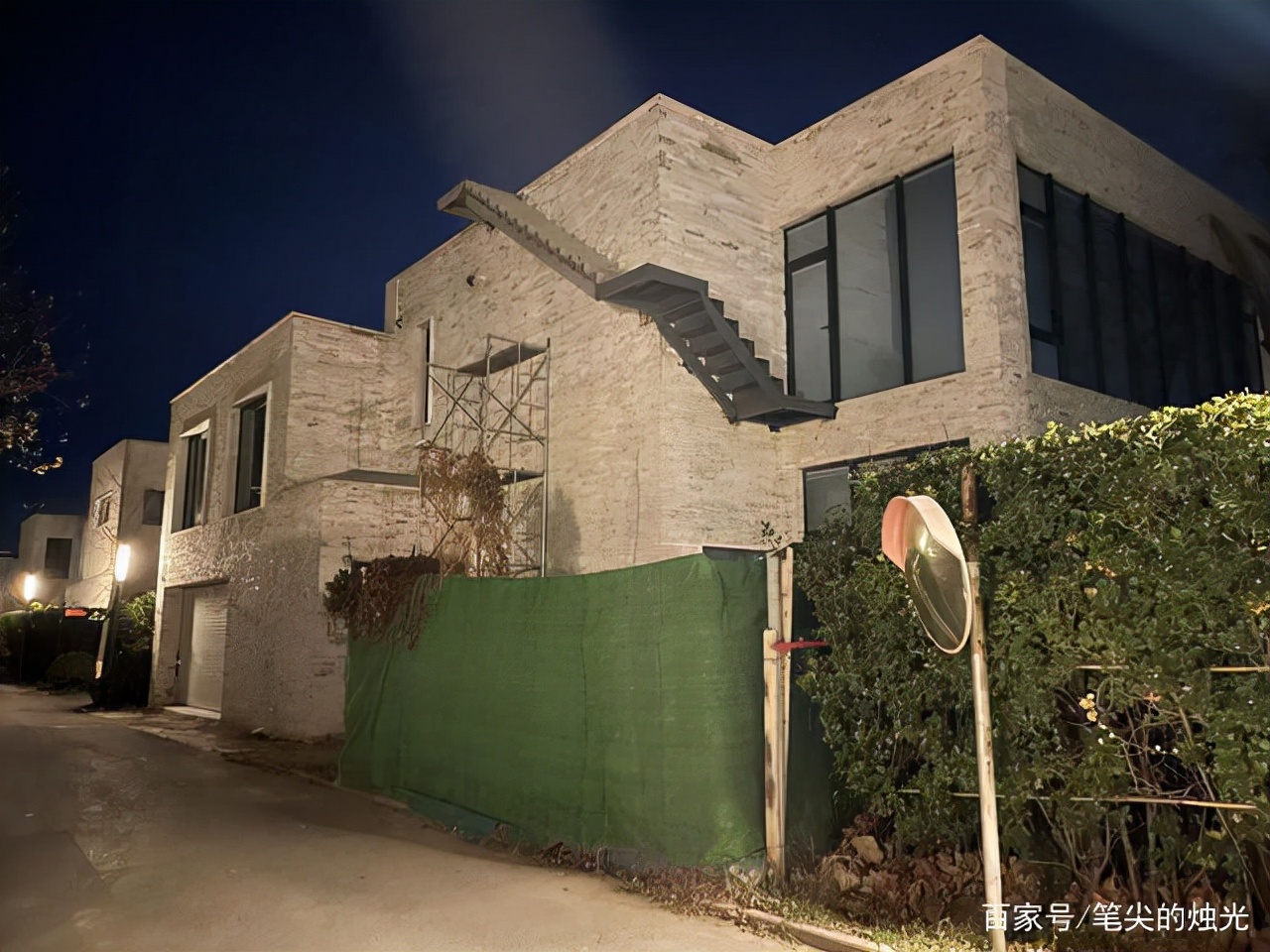 甘肃大爷房屋改造,红砖旧墙返碱改造