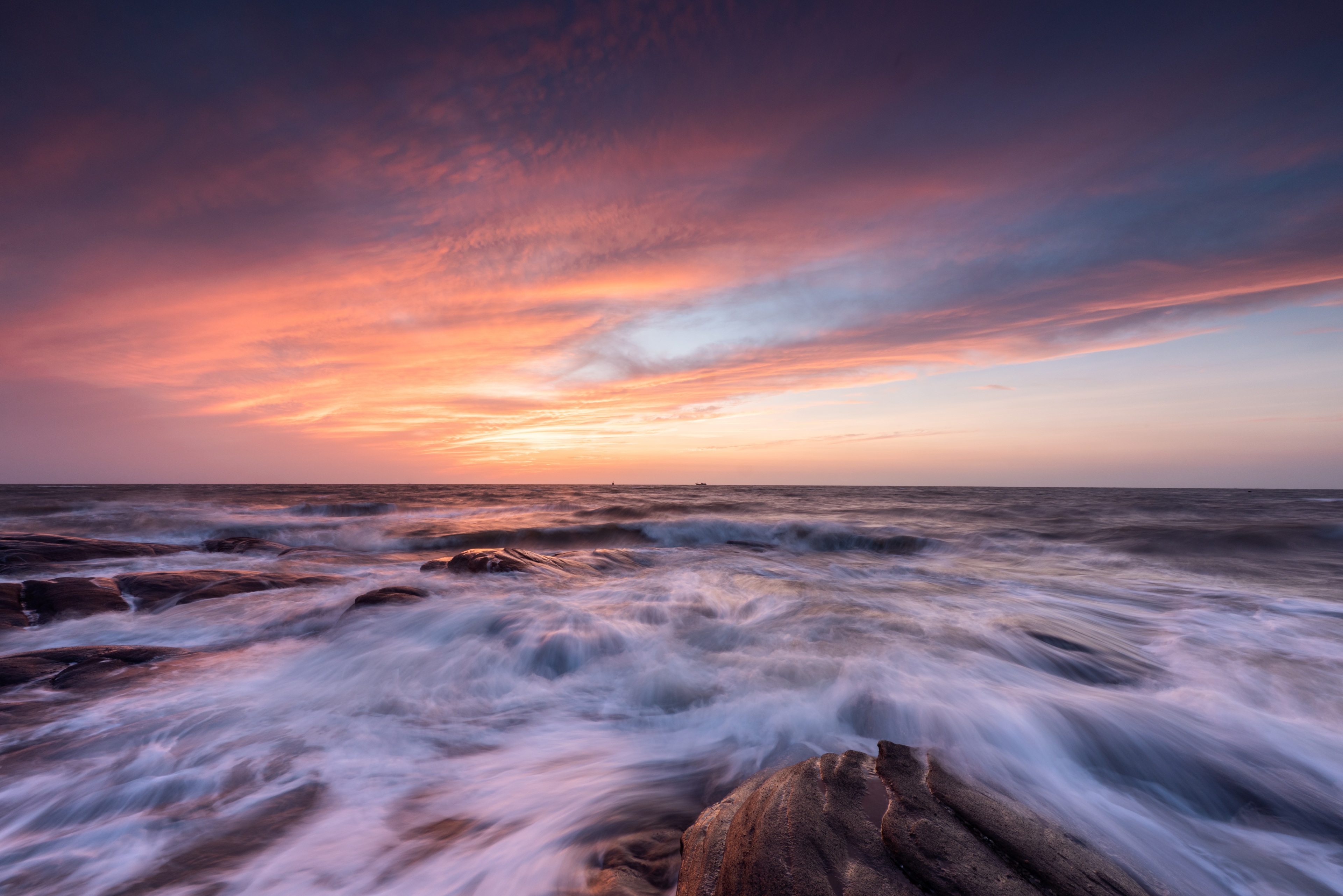 电脑壁纸风景有人的背影,电脑风景应用里的动态壁纸
