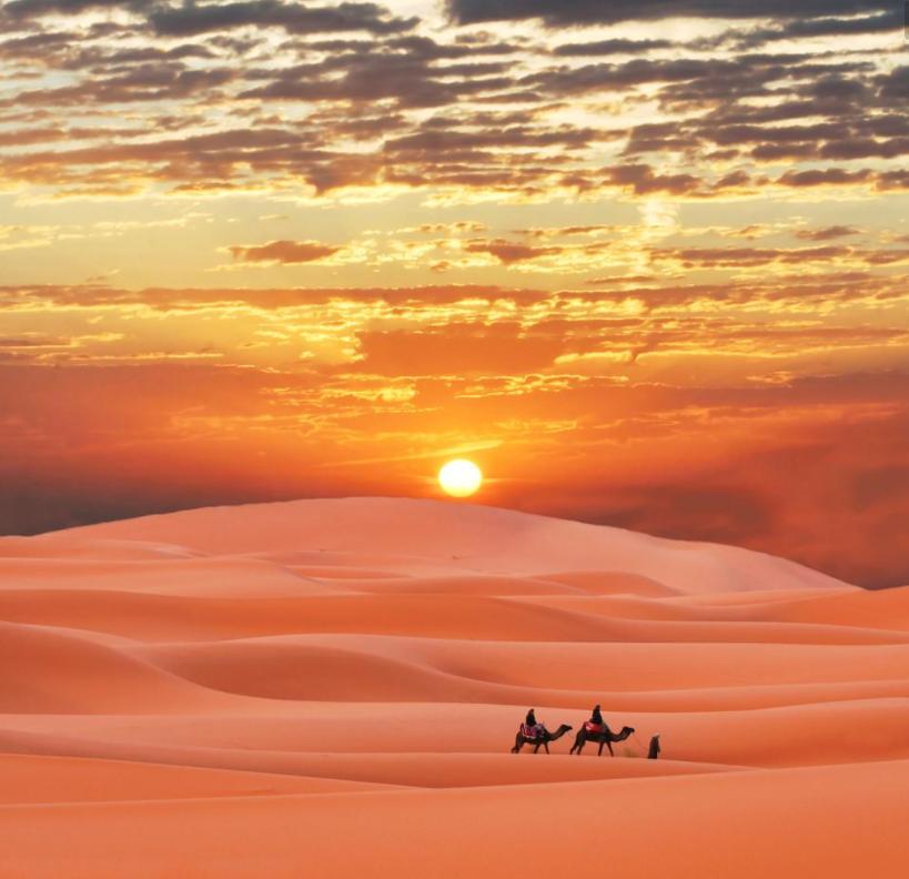 爬山时遇到这些石头赶紧捡,为什么沙漠里的石头一定要捡起来