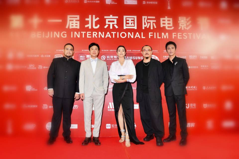 北影节闭幕式众星云集，收视率持续攀升，《云霄之上》成大赢家