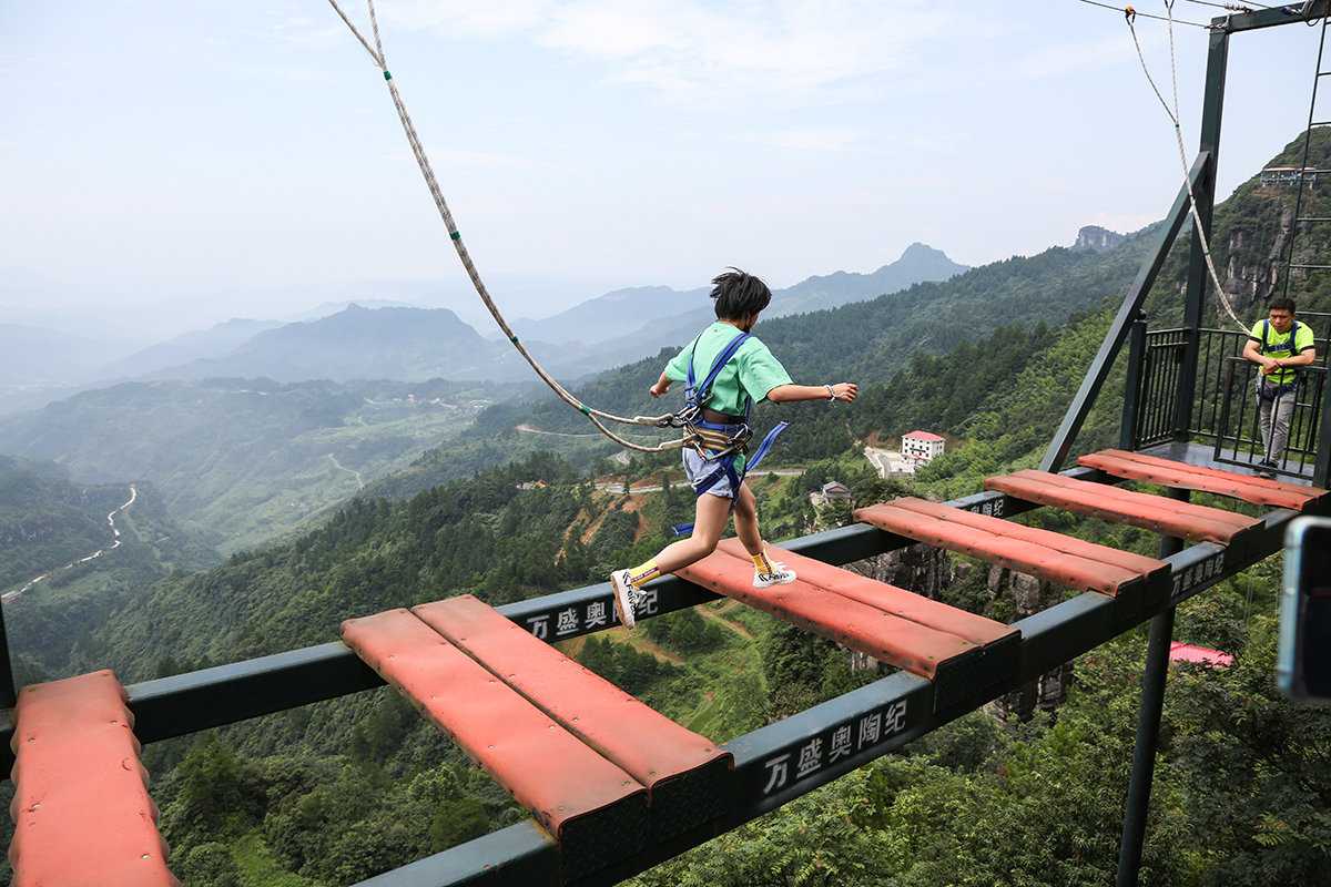 奥陶纪重庆万盛悬崖秋千有多高,悬崖秋千重庆奥陶纪体验全程