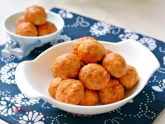 炸肉丸子加鸡蛋和面粉,炸肉丸子加淀粉还是面粉