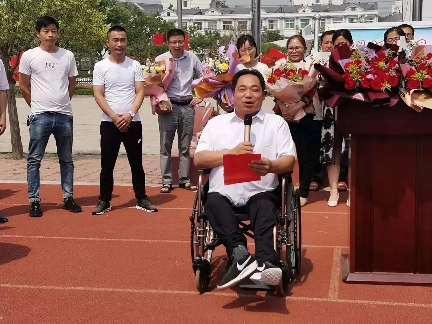 沛县敬安中学举行2021届毕业生感恩暨爱心人士张言海捐赠活动